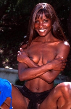 Очкарик отъебал шоколадку длинным хуем 5 фото