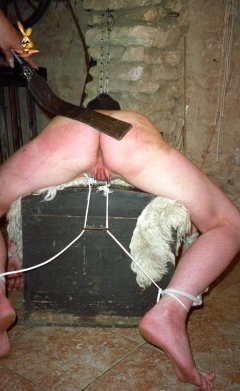 Куст крапивы между ног 12 фото