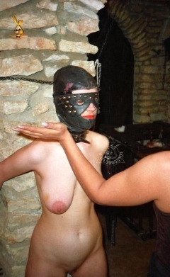 Куст крапивы между ног 15 фото