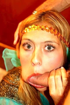 Жопастая восточная телка 12 фото