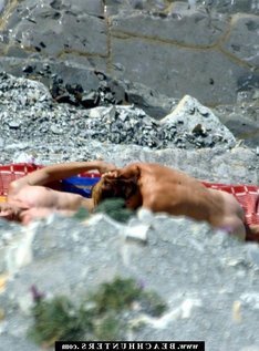 Секс молодых нудистов на пляже