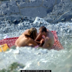 Секс молодых нудистов на пляже 4 фото