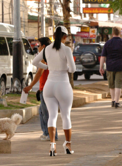 Отличные жопы девах скрытые под лосинами 4 фото