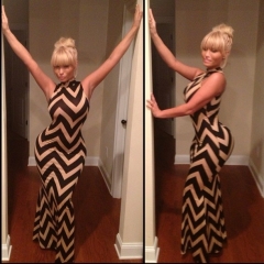 Грудастая модель в шикарных нарядах 6 фото