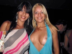 Парни и девушки обнажаются на отвязной вечеринке 11 фото