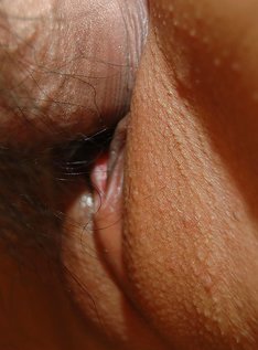 Развратная азиатка Ayane Fukumori подставляет дырочки под член